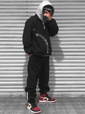 Supreme のナイロンジャケットを使った「ハーフジップ」の人気