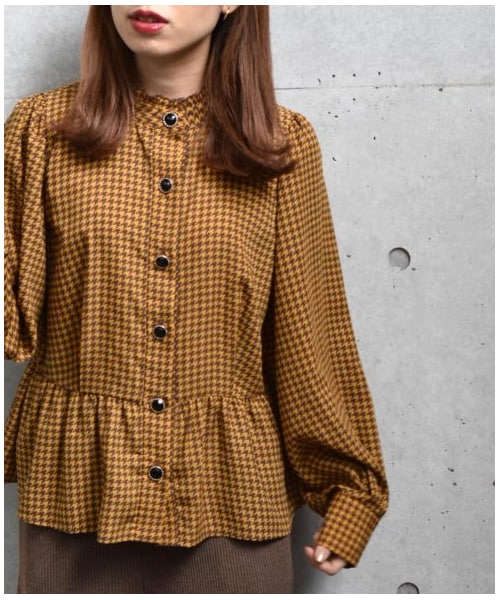 w closet（ダブルクローゼット）の「千鳥柄ぺプラムギャザーブラウス