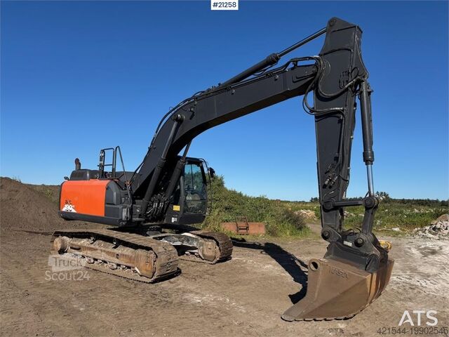⇒ Hitachi ZX 190 LC-6 with Engcon rototilt og graveskuffe