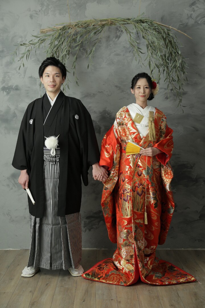 色打ち掛けSNAP】人気の「赤」が和装花嫁に選ばれる理由って？｜ゼクシィ