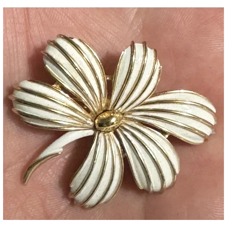 Vintage Crown Trifari White Enamel Flower Boutonnière Gold-tone