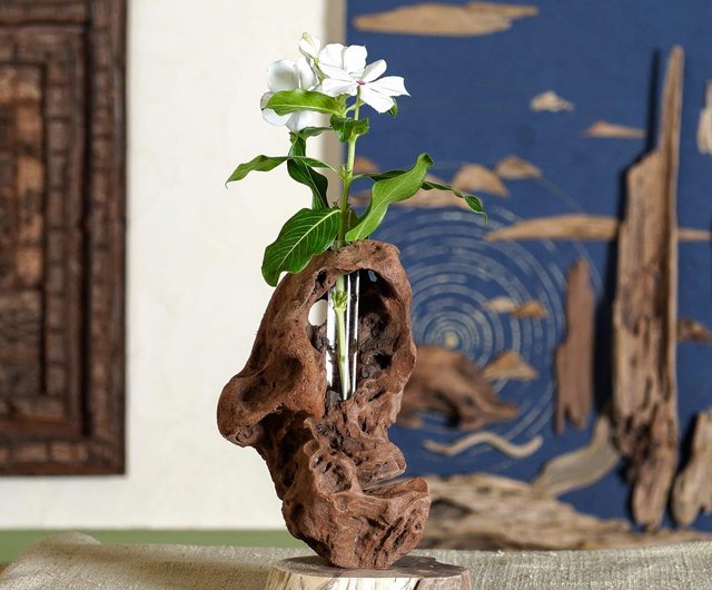 お気に入りの花を飾ってみませんか 流木の花器、木の花瓶、小さな花瓶