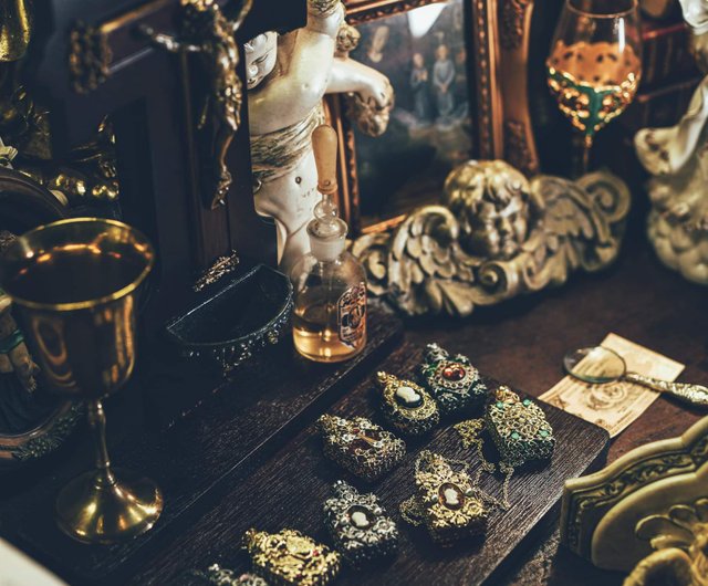 送料無料】台湾 チェコのアンティーク香水瓶 fabricthevintage - Pinkoi