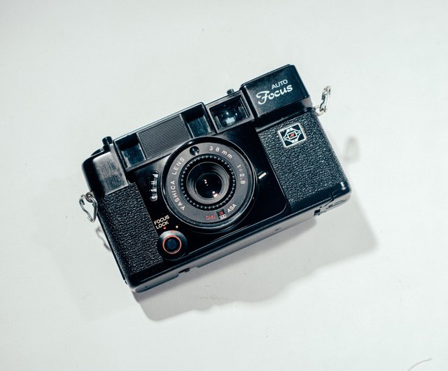 送料無料】台湾 Yashica Auto Focus フィルムカメラ F2.8 大口径レンズ