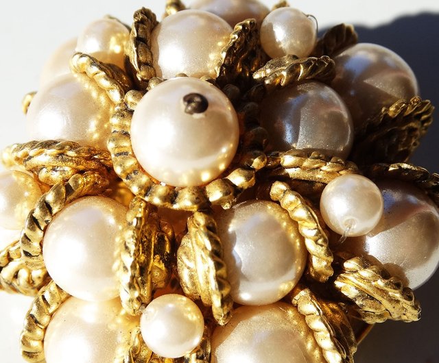 80s PARIS VOGLINE Vintage fake pearl flower design brooch PANIC