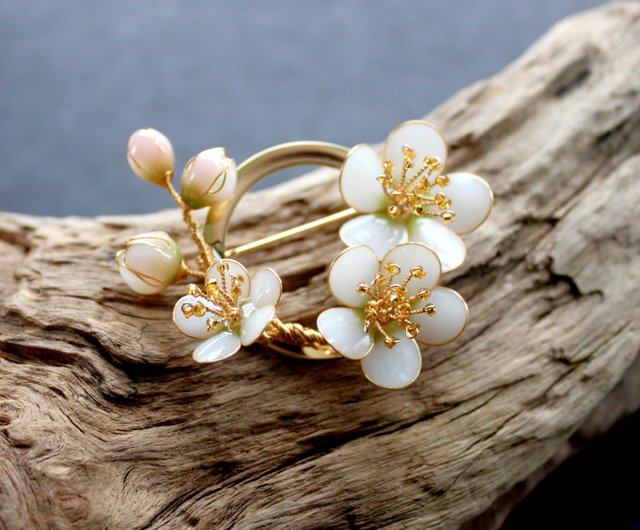 送料無料】台湾 【白梅ブローチ】梅ブローチ 古典気質 上品 手作り