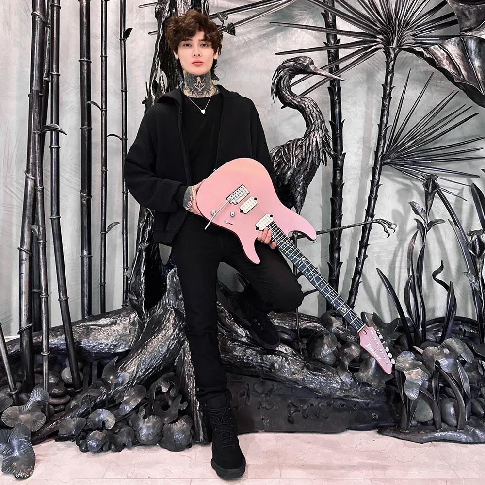 Ibanez Tim Henson (Polyphia) Signature Classic Silver Finish w