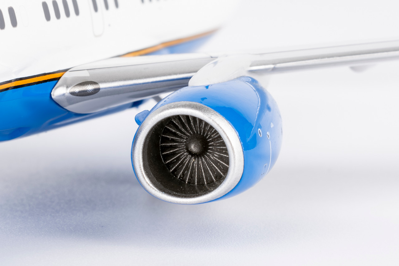 USA - Air Force C-40B (737-700 BBJ) 01-0015 with stand 05016 1:200