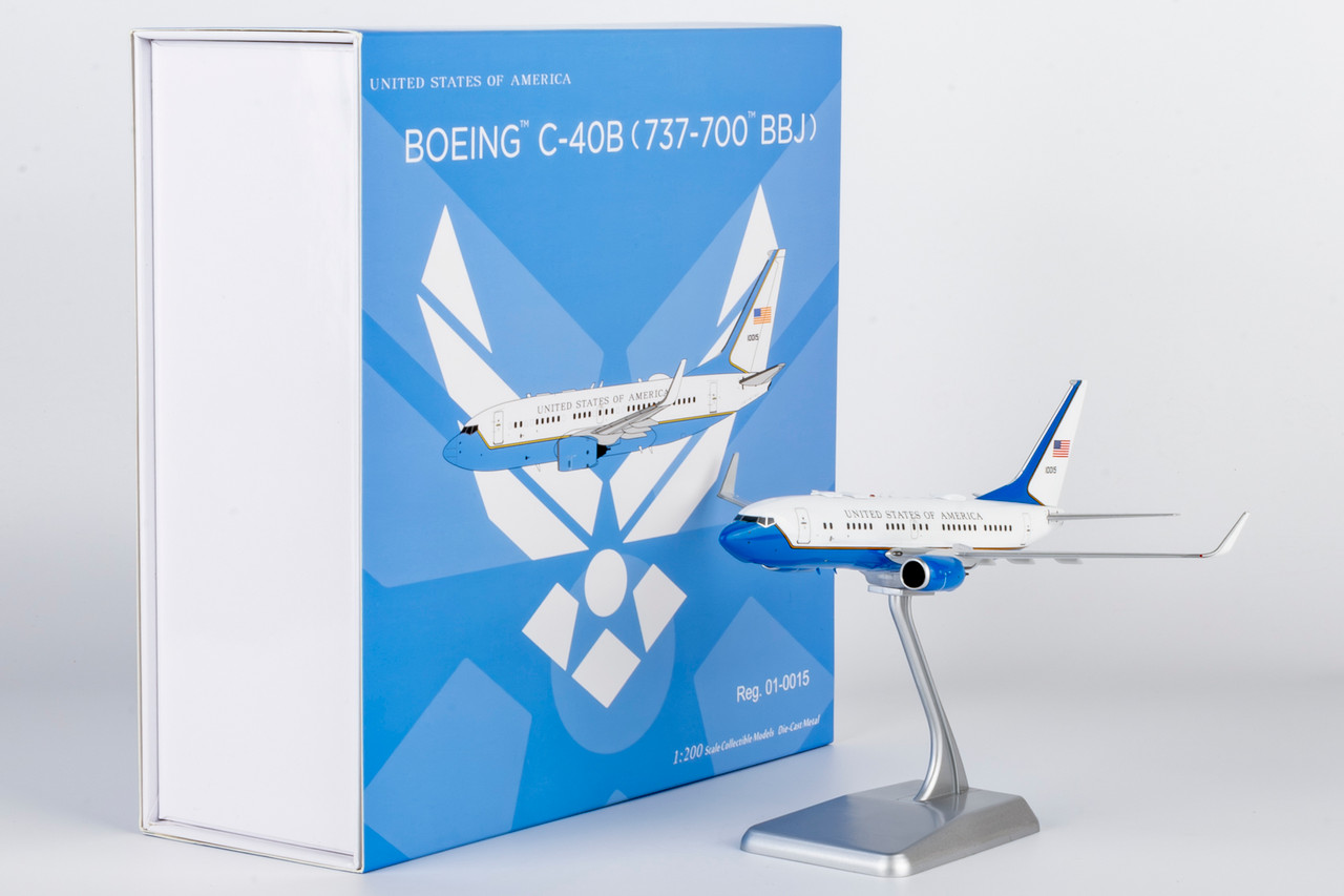 USA - Air Force C-40B (737-700 BBJ) 01-0015 with stand 05016 1:200