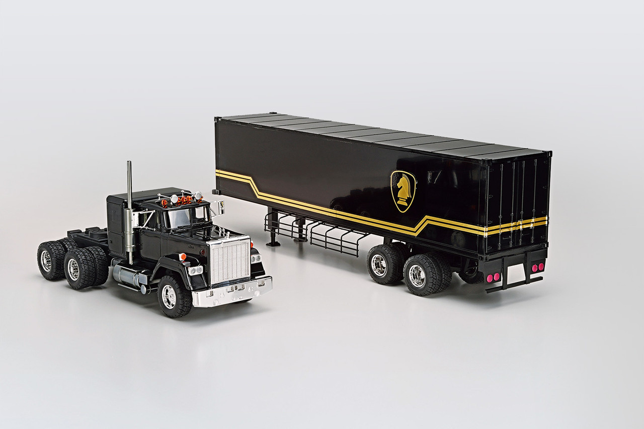 Knight Rider: 1/28 Scale Plastic Model Kit - Knight Trailer Truck