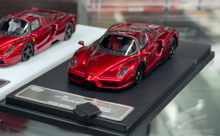 1/64 King Model Ferrari Enzo (Metallic Red) Car Model