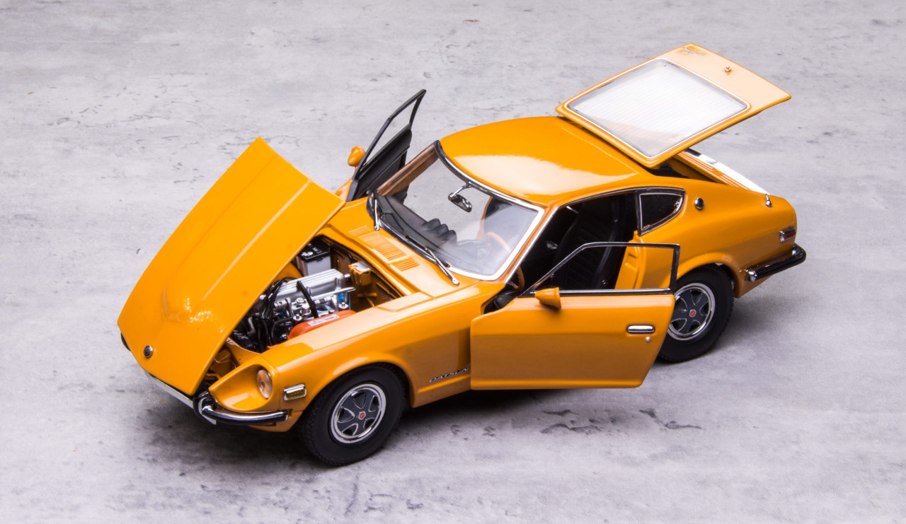 1/18 Sunstar 1972 Nissan Datsun 240Z (Orange) Diecast Car Model