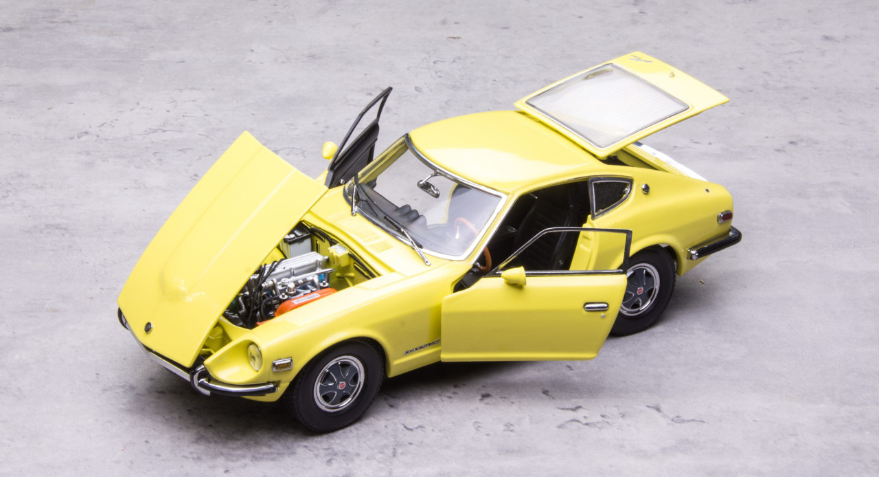 1/18 Sunstar 1972 Nissan Datsun 240Z (Yellow) Diecast Car Model