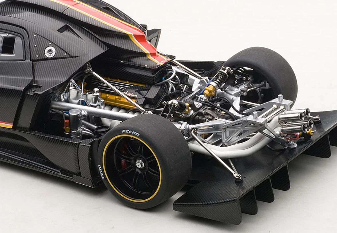 オートアート￼ 1/18 パガーニ ゾンダR (イタリアンストライプ