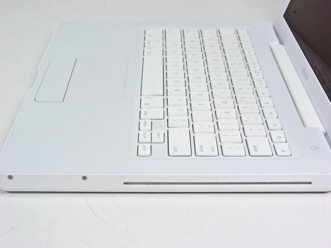 Apple A1181 White Macbook, 2.16 GHz Core 2 Duo, 2 GB RAM, Notebook