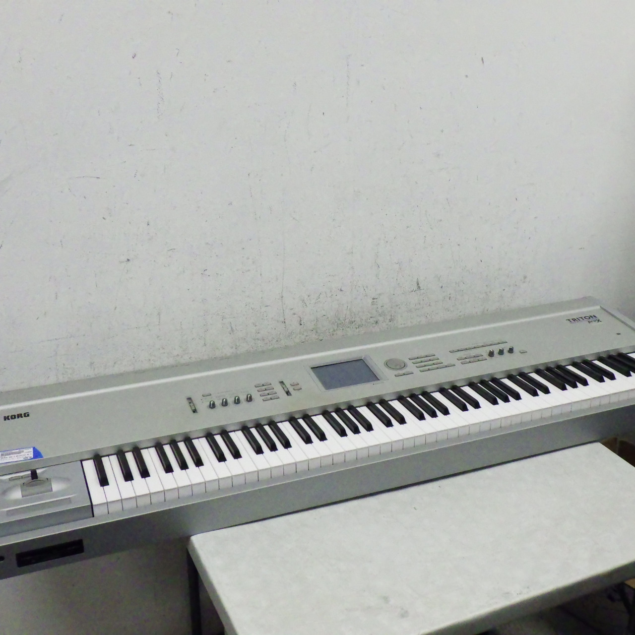 Used Korg TRITON PRO X WEIGHTED 88 KEY 88-Key Keyboard 88-key