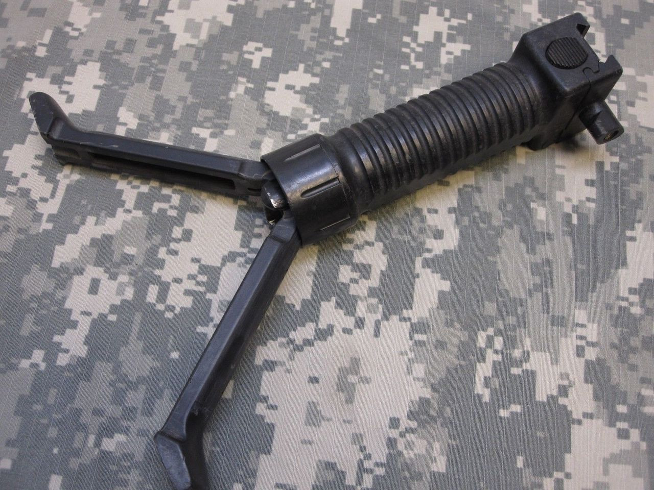 GENUINE GPS 02 GRIP POD SYSTEM FRONT VERTICAL FOREGRIP BI-POD RAIL