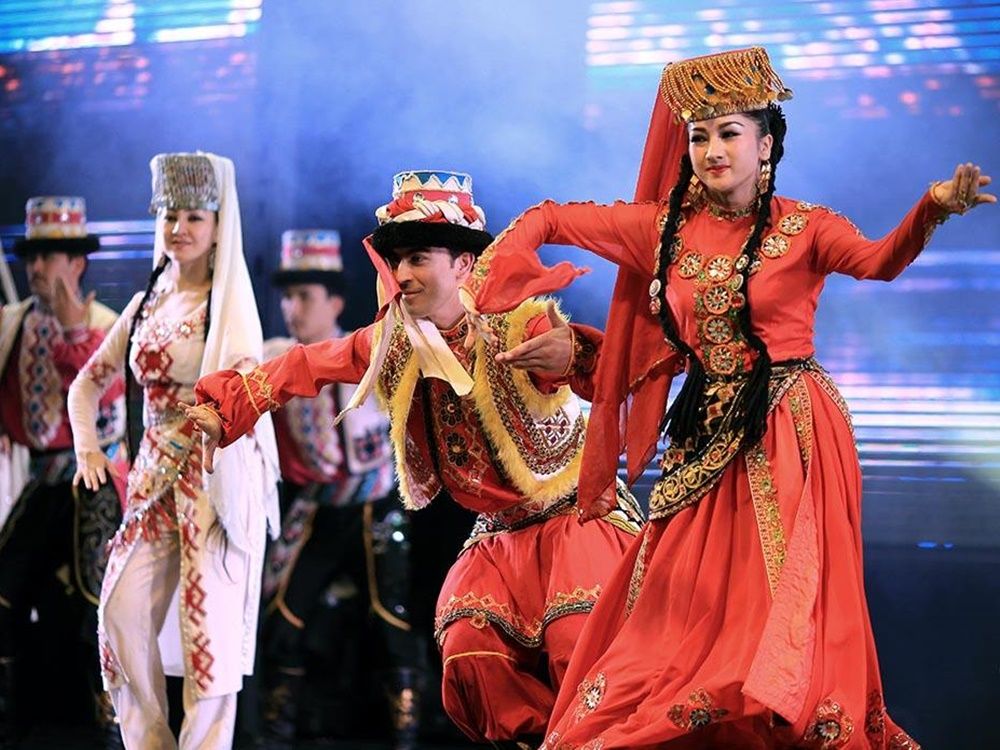 新疆少数民族ディナーショー＜日本語ガイド／往復送迎付／夕食付