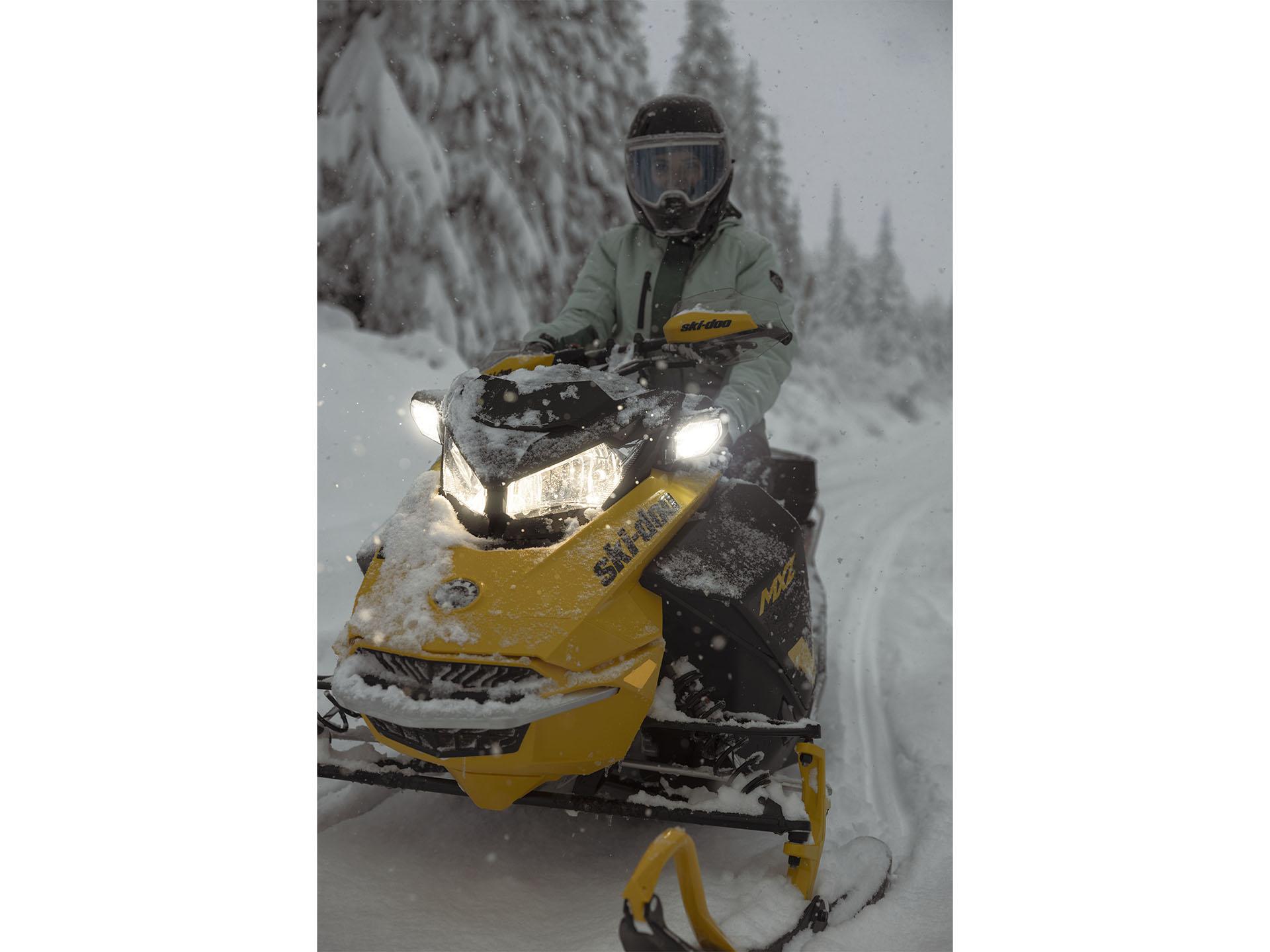 Compare Models: 2025 Ski-Doo MXZ NEO+ 600 EFI ES RipSaw 1.25 vs