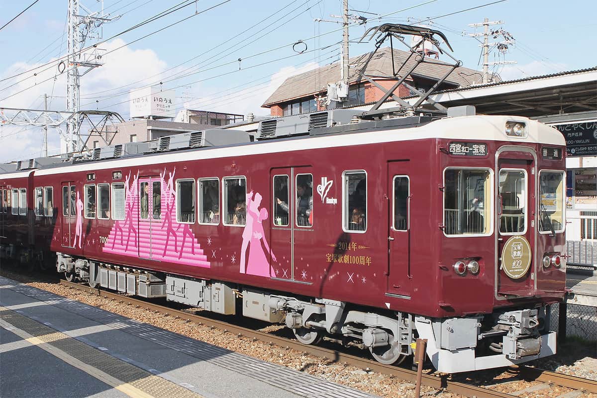 阪急「宝塚歌劇トレイン」運転開始｜鉄道ニュース｜2014年3月22日掲載