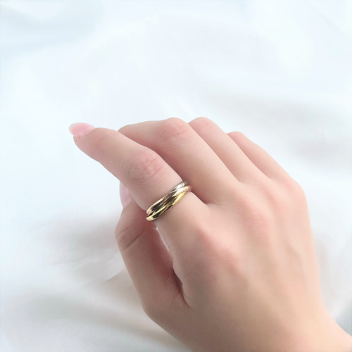 手元から華やかに＊* 美しい3連トリニティリング クリスマス 指輪