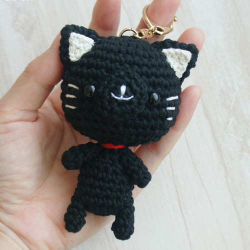 一緒にお出かけ行こうよ♡黒猫さんキーホルダー あみぐるみ 猫