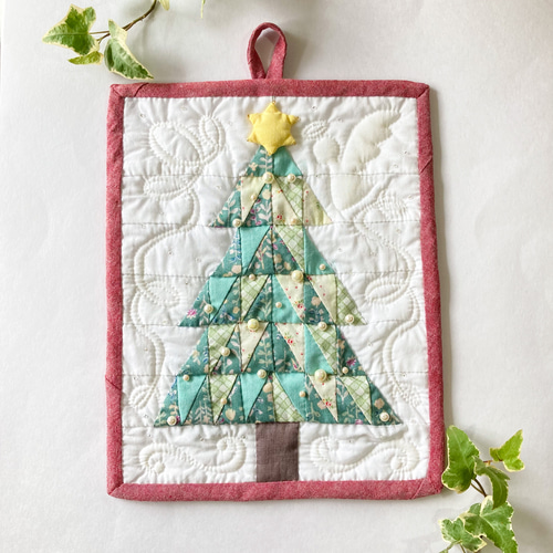 天使が隠れてる クリスマスツリーのミニタペストリー / パッチワーク