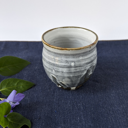 丸っこい湯呑 【民藝 手仕事 和 陶器】 湯呑み 酒津焼 kazu pottery