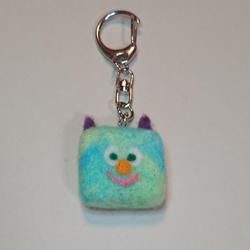 カラフル☆いろんな形モンスター キーホルダー acari 通販 14818638