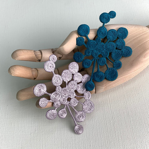 刺繍ブローチ 048 ブローチ ga.la 通販 14985046｜Creema(クリーマ