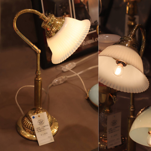 USAヴィンテージミルクガラスフリルシェード真鍮テーブルライト