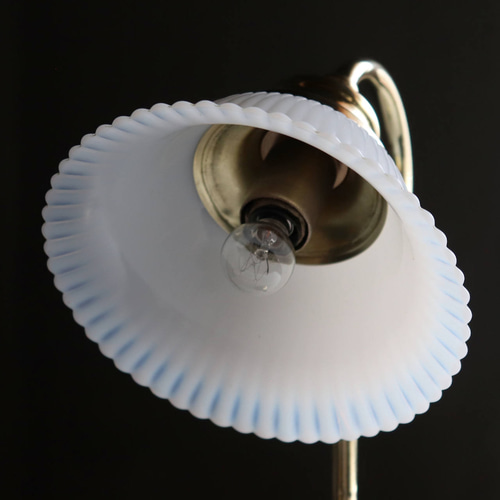 USAヴィンテージミルクガラスフリルシェード真鍮テーブルライト