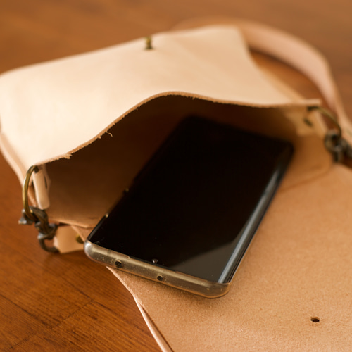 生成りのレザーサコッシュ ショルダーバッグ 本革ヌメ革ナチュラル