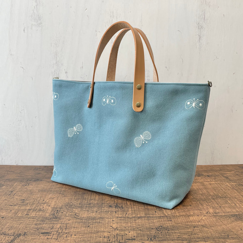 Mサイズ ミナペルホネン dop choucho 機能的なトートバッグ ライト