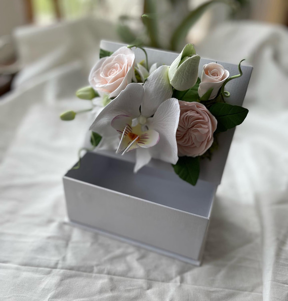 送料無料【粘土のお花】sale!クレイフラワー 胡蝶蘭と薔薇のボックス
