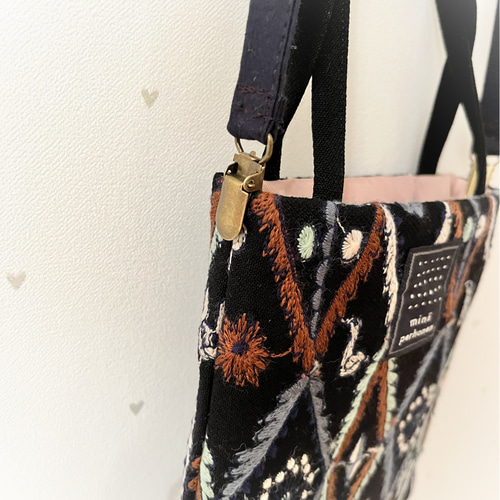 ミニバックをスマホホルダーに…加え金具付きショルダー紐 ミナ