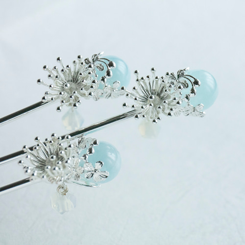 青空に飛ぶタンポポの綿毛 天然石アクアマリン かんざし 簪 髪飾り