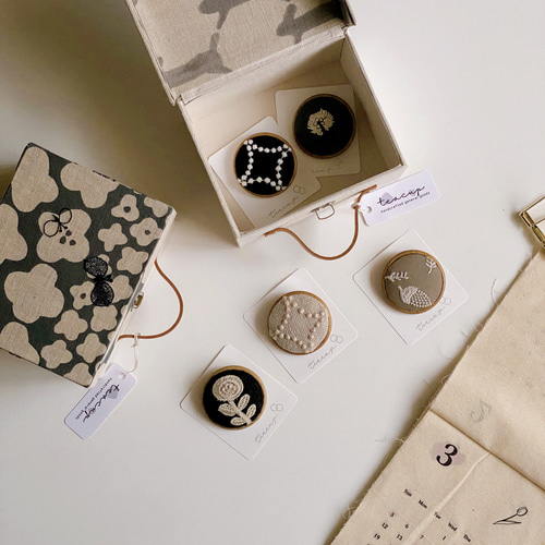 ブローチ ミナペルホネン どんぐり ブローチ teacup 通販 15938060