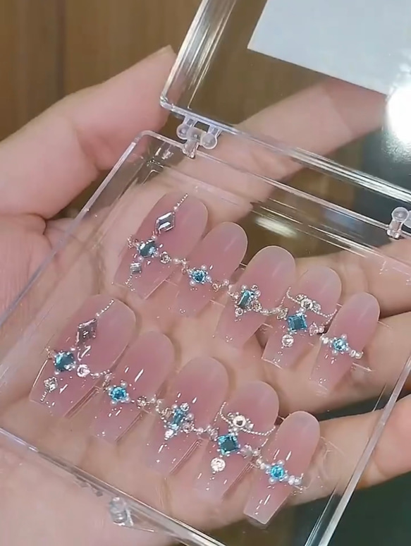 Lilith_nail☆ジェルネイルチップ☆オーダー受付中☆几何ネクレス