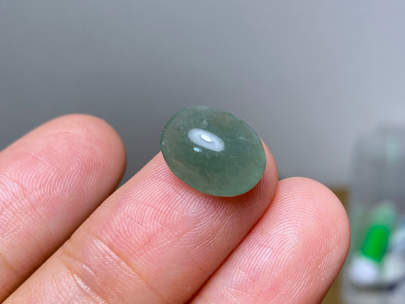 ミャンマー産本翡翠（ジェダイト）の原石（194g） ミャンマー産本翡翠