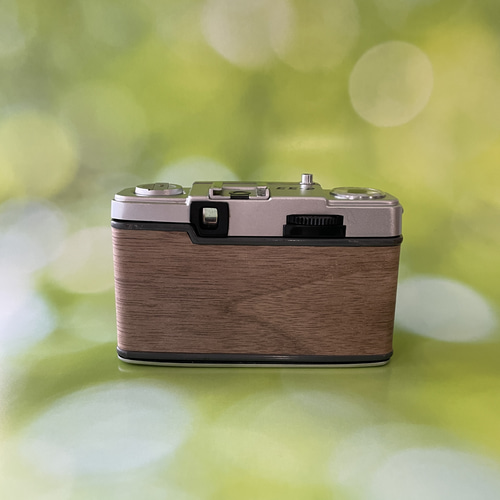 1本で2倍撮れるハーフカメラ｜オリンパス PEN EE-2天然ウォールナット