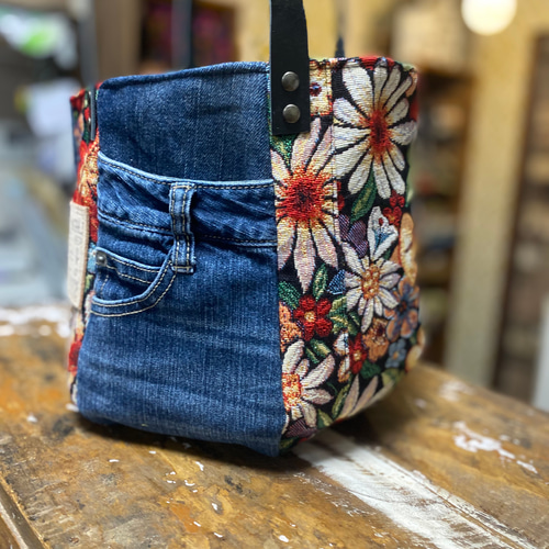 新作♪360度かわいい6面トートバッグ：デニムリメイク×ゴブラン黒花