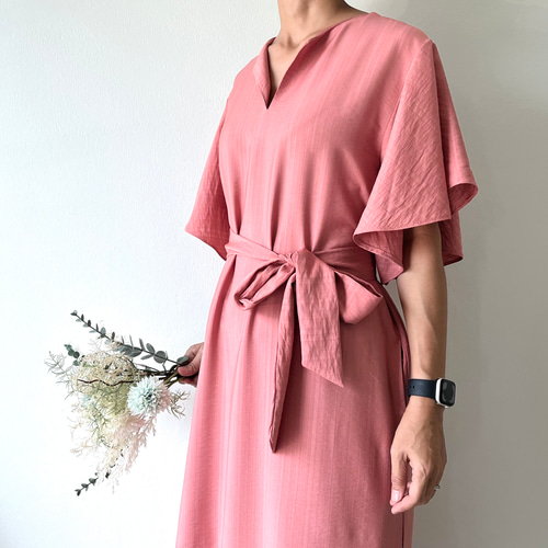 フレアスリーブ フェミニンなワンピース サーモンピンク ワンピース