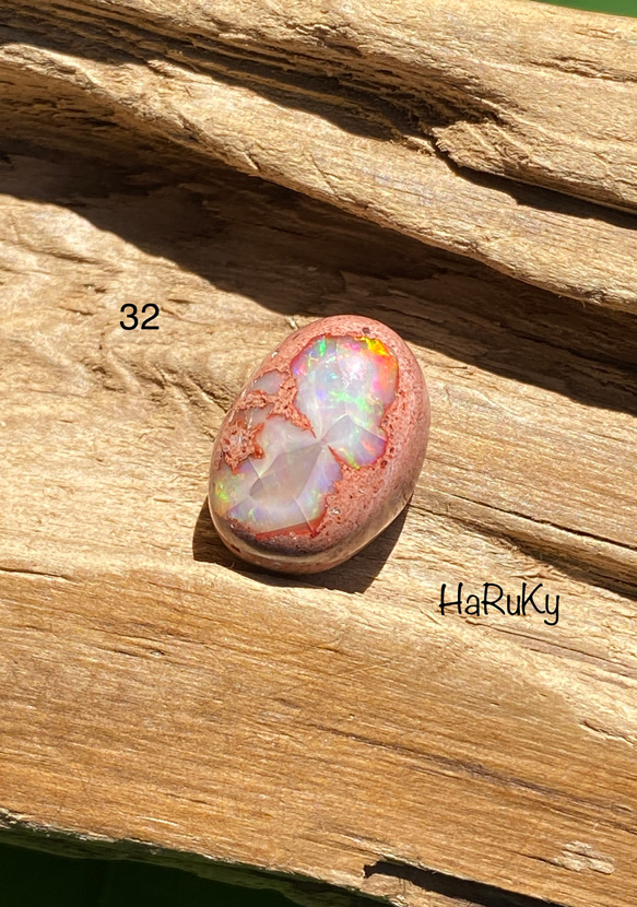 カンテラオパール 母岩付きオパール ルース 32 天然石 天然色 天然石