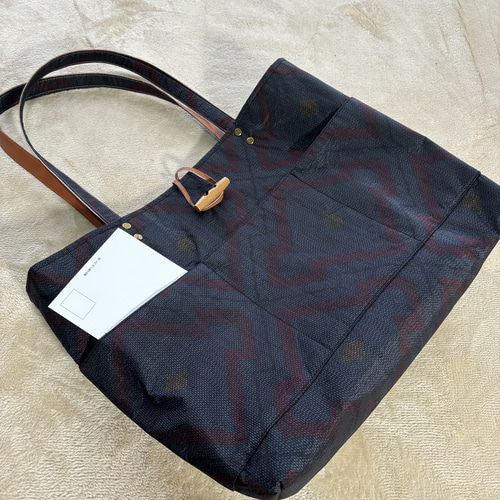 アンティーク大島紬のトートバッグ リバーシブル 青 A4サイズが