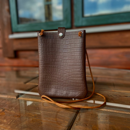 ✉レザー サコッシュ ポーチ✉【牛革 クロコ型押 チョコレートブラウン