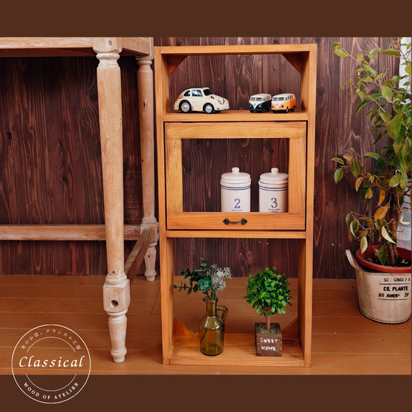 送料無料]アンティーク風 扉付き シェルフ 木製棚 ナチュラル 棚