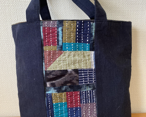 パッチワークした絣、綿生地に刺し子を施したトートバッグ トート