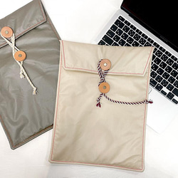 horo.s】防水リネンと革のノートPCケース 茶封筒型「POSTAL」14inch