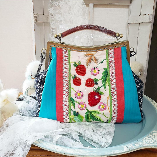 苺のビーズ刺繍のがま口バッグ その他バッグ まりねま 通販 13331414